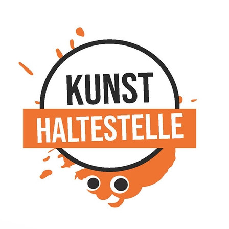 JuKS Klecks mit Logo Kunst Haltestelle