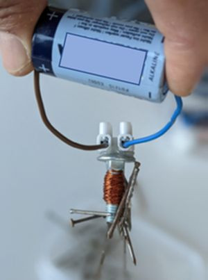 Foto eines selbst gebauten Elektromagneten