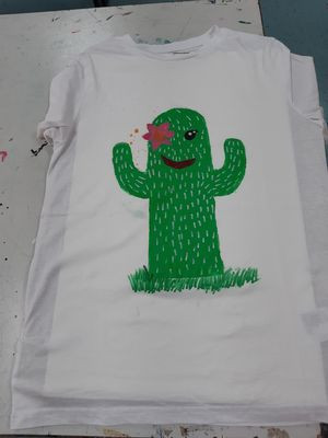 Foto eines selbst gestalteten T-Shirts mit Kaktus-Motiv