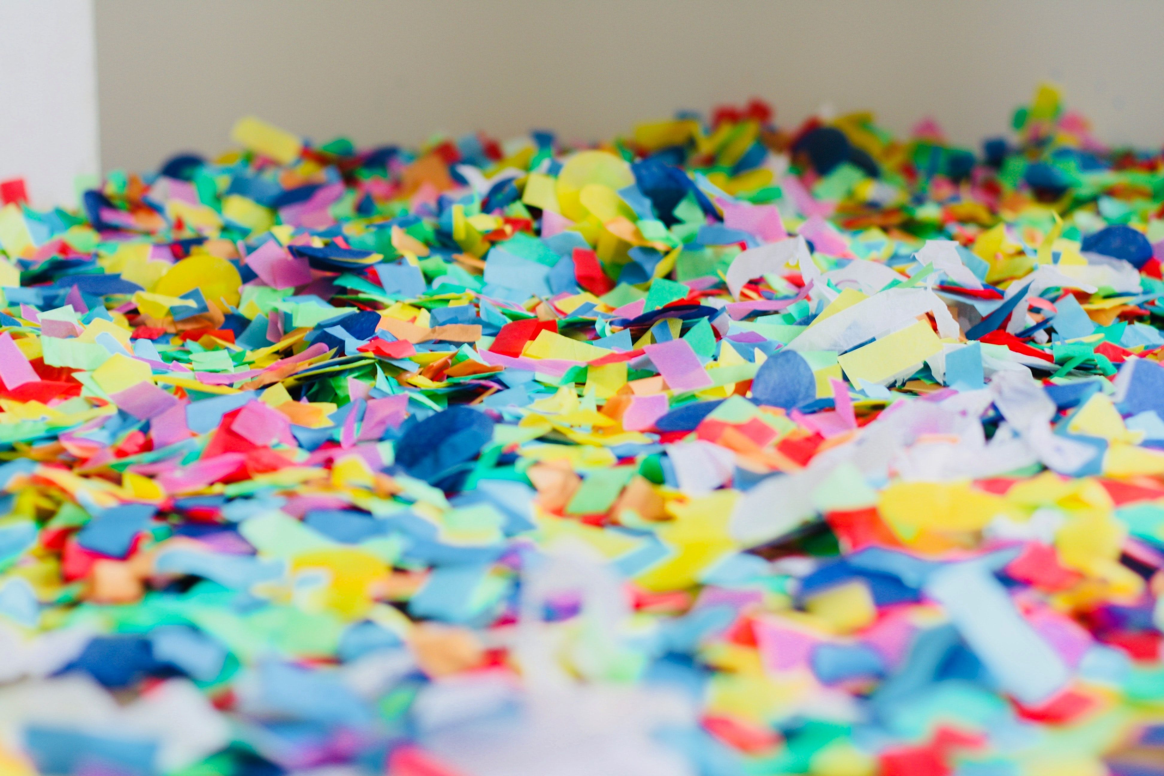 Ganz viele bunte Konfettis